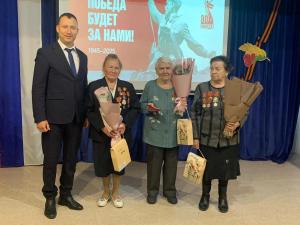 Торжественная церемония вручения памятных юбилейных медалей