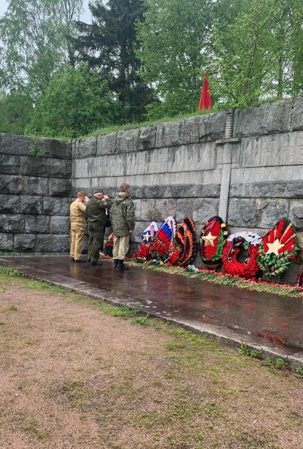 Торжественная церемония передачи земли с братского захоронения на мемориале " Петровка" 
