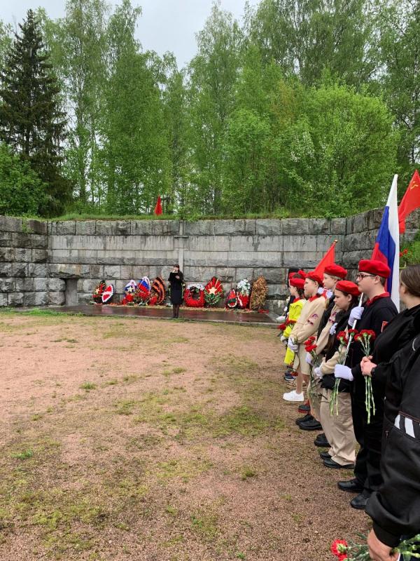 Торжественная церемония передачи земли с братского захоронения на мемориале " Петровка" 