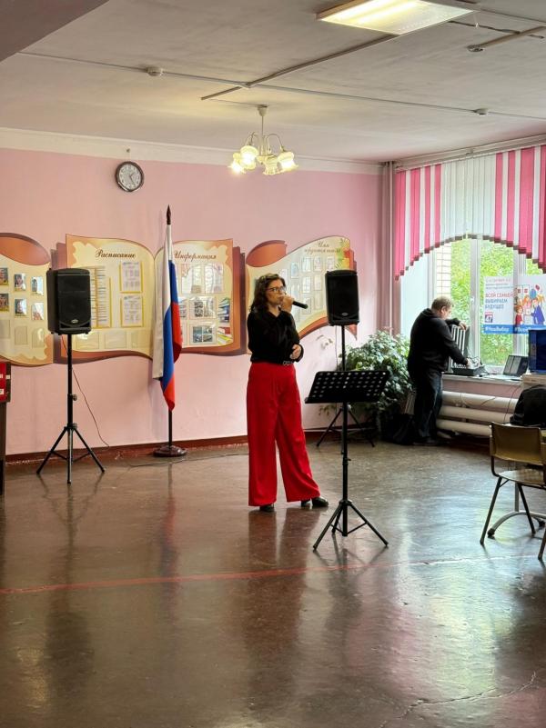 Концерт с участием солистов Студии эстрадной песни "Микс", посвященный выборам Губернатора ЛО