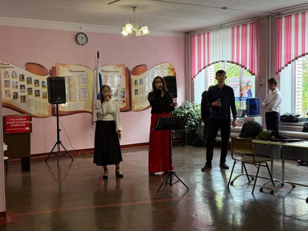Концерт с участием солистов Студии эстрадной песни "Микс", посвященный выборам Губернатора ЛО