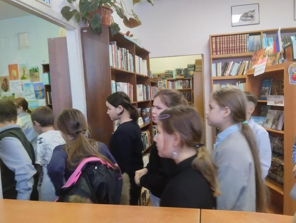 Обзор книжной выставки: «День Героев Отечества»