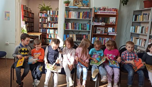 Познавательный час «Вас встречает Книгоград» 